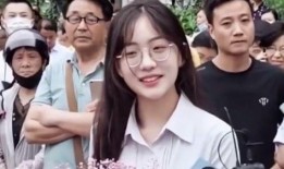 高考送花小姐姐最新爆料,揭秘高考现场温馨一幕